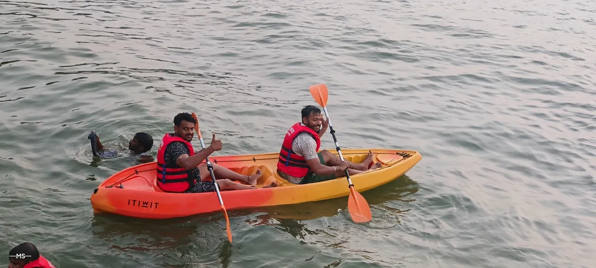 Ocean waves on rocks
